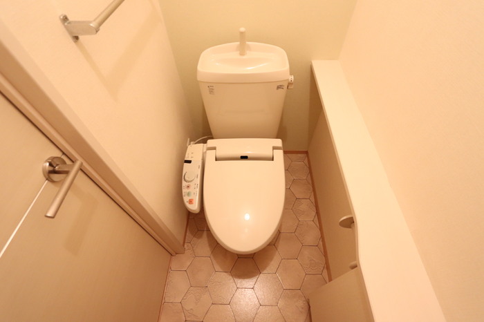 トイレ　温水洗浄暖房便座
