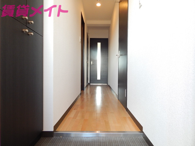 玄関　写真は同棟別室の写真となります。現状を優先とします