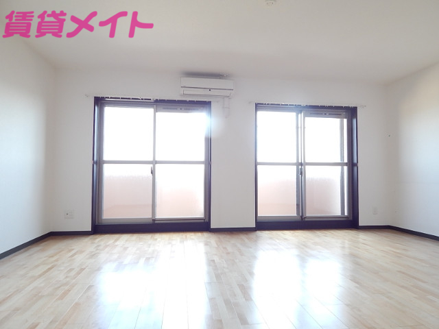 居室・リビング　写真は同棟別室の写真となります。現状を優先とします