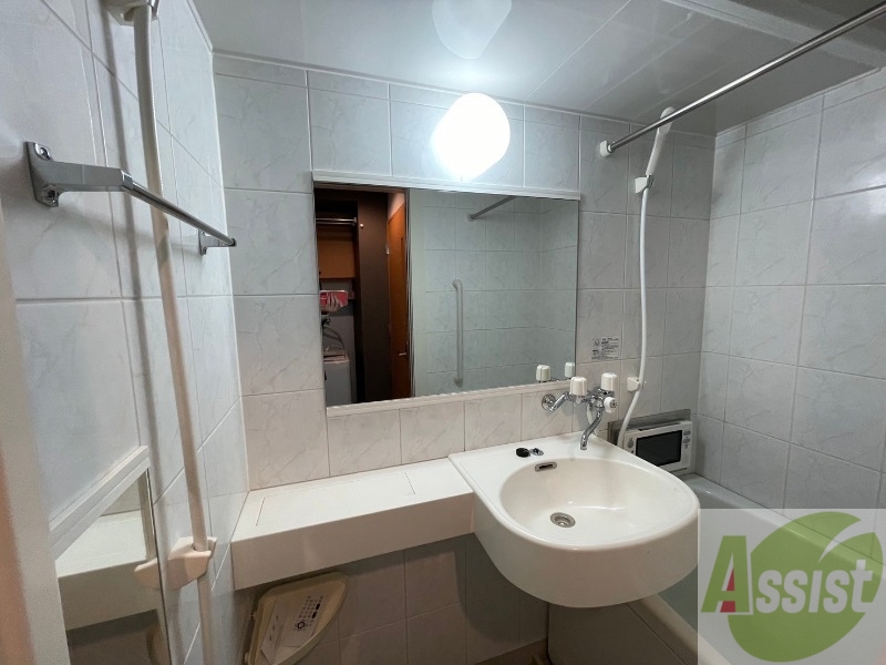 洗面設備　ユニットバス内の洗面台です。朝の身支度もスムーズです。