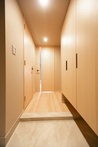 玄関　※写真は同タイプ住戸です。