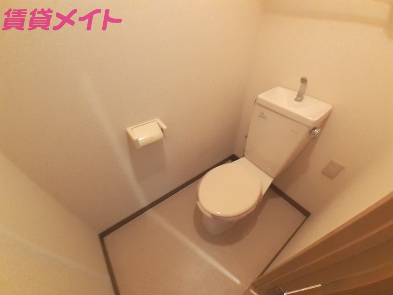 トイレ　別部屋参考写真です。