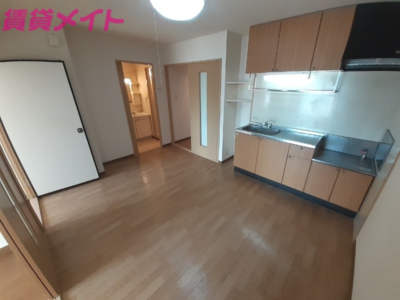 居室・リビング　別部屋参考写真です。