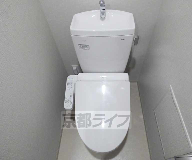 トイレ　ウォシュレット付きのトイレです。