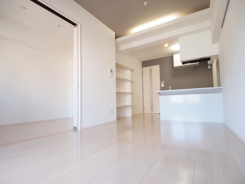 居室・リビング　リビング。棚があり便利です。