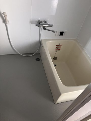 バス・シャワールーム　追い焚き機能付きのお風呂です♪