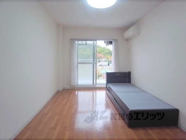 居室・リビング　洋室７帖のお部屋です。