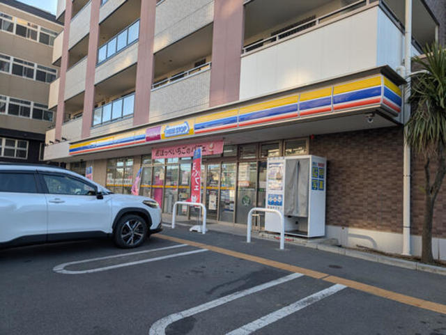 コンビニ　ミニストップ東松戸駅東口店（コンビニ）まで290m