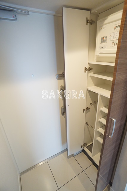 玄関　収納豊富なシューズボックスです♪