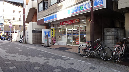 コンビニ　ローソン 幡ヶ谷二丁目店（コンビニ）まで222m