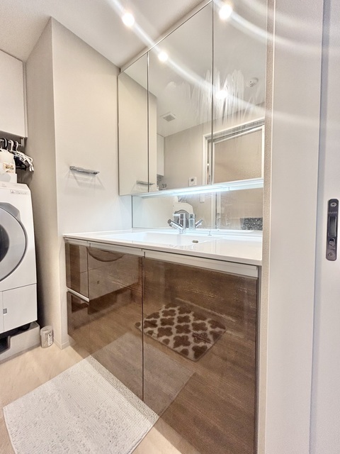 洗面設備　独立洗面台（入居時家具等は撤去）