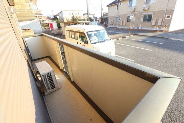 バルコニー　暖かな日差しのふりそそぐバルコニー