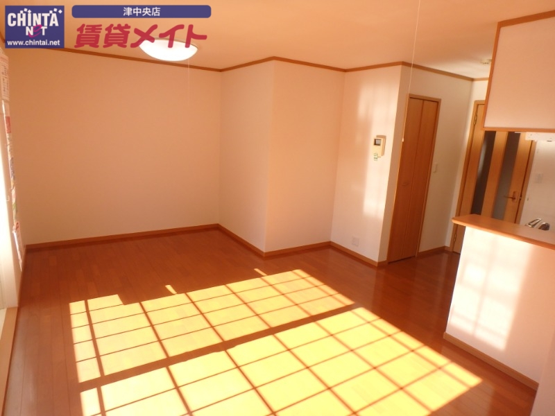 居室・リビング　反転タイプ参考写真