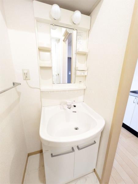 洗面設備　類似室内