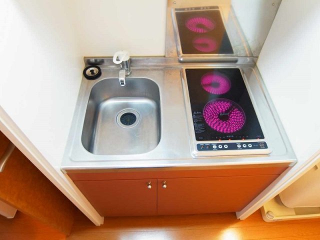 キッチン　同タイプ部屋の写真となり設備等は現況と異なる場合があります。