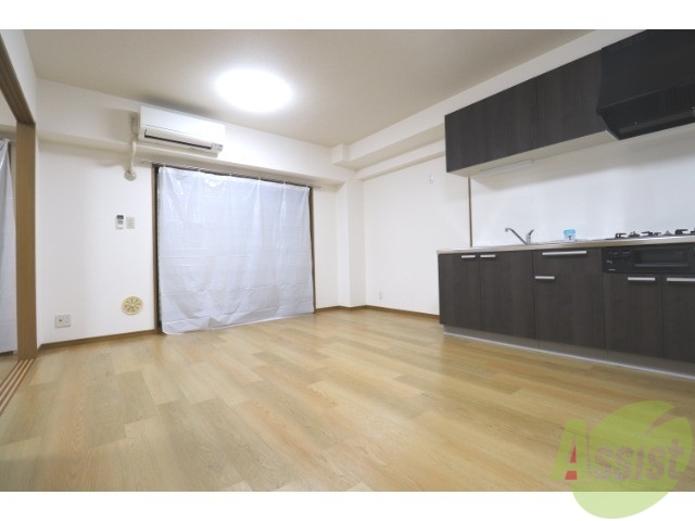 居室・リビング　ダイニングテーブルも置けます！