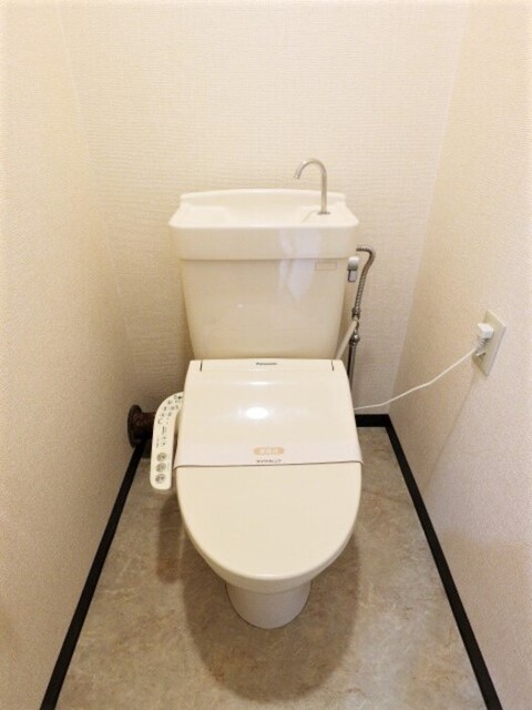 トイレ　温水洗浄暖房便座