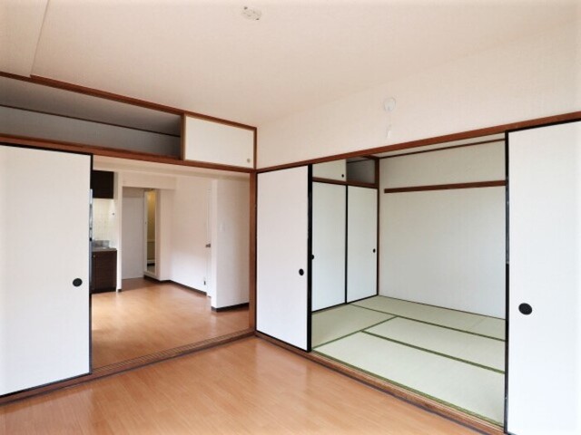 居室・リビング　洋室から和室