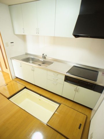 キッチン　システムキッチンIHクッキング付き！お掃除か簡単にできます。