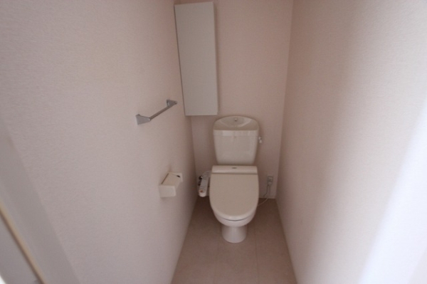 トイレ　温水シャワー付きトイレです