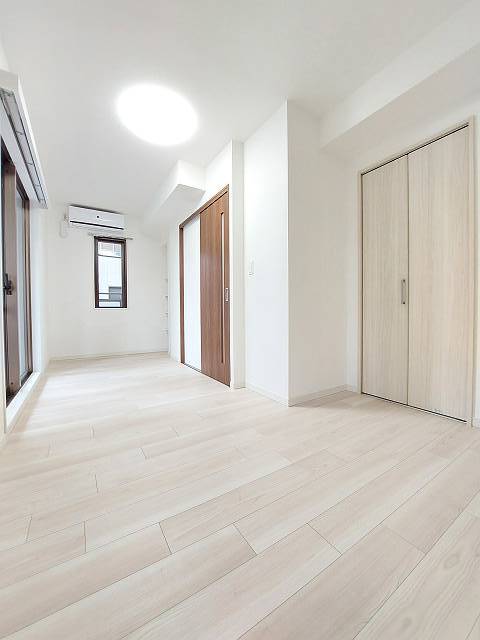 居室・リビング　こちらの居間で趣味の時間をお楽しみください