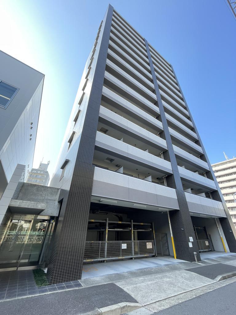 建物外観　駅前に建つ利便性の良い場所です。