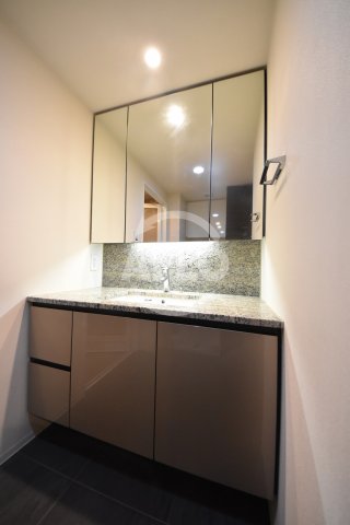 洗面設備　ザ・セントラルマークタワー　独立洗面化粧台