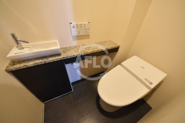 トイレ　ザ・セントラルマークタワー　トイレ