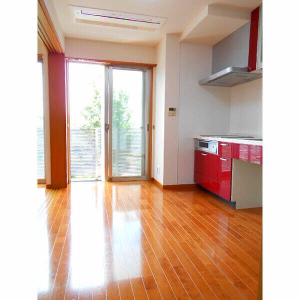 居室・リビング　こちらの居間で趣味の時間をお楽しみください