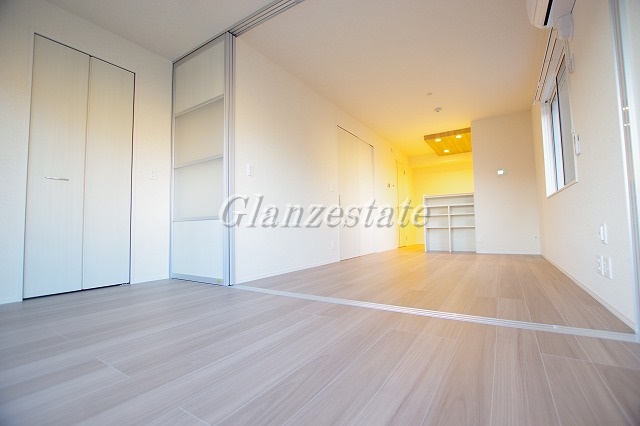 居室・リビング　☆陽の差し込む明るいリビング☆