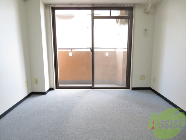 その他部屋・スペース　白さが清潔感を出してくれます。お部屋も明るいですね。