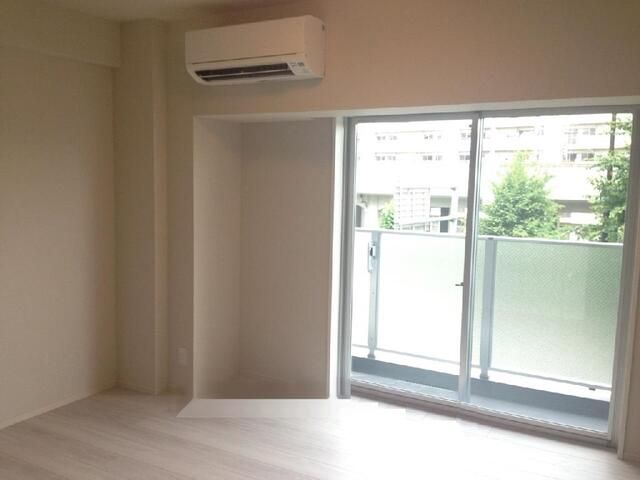 居室・リビング　☆明るい洋室☆