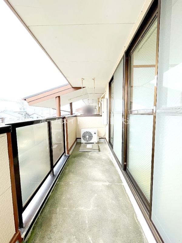 バルコニー　同型別部屋写真（反転）