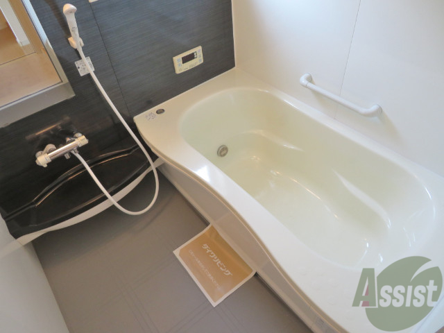 バス・シャワールーム　こちらはお風呂。一日の疲れをここで癒してください