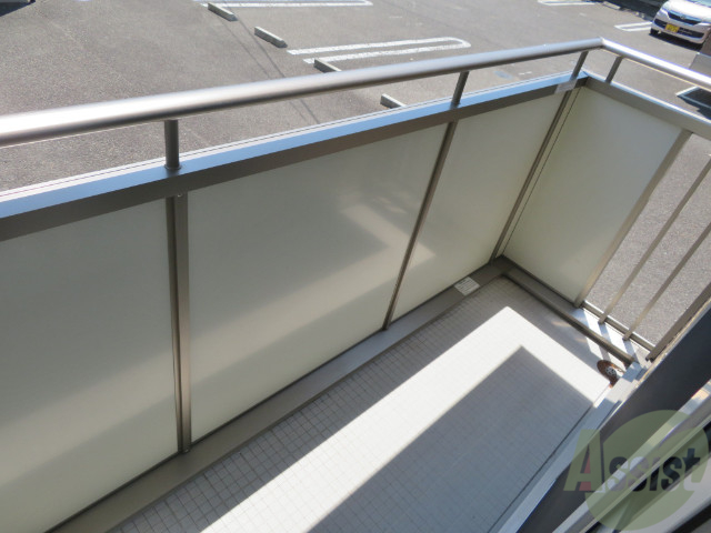 バルコニー　バルコニーは洗濯物を干すスペースが確保されていました。