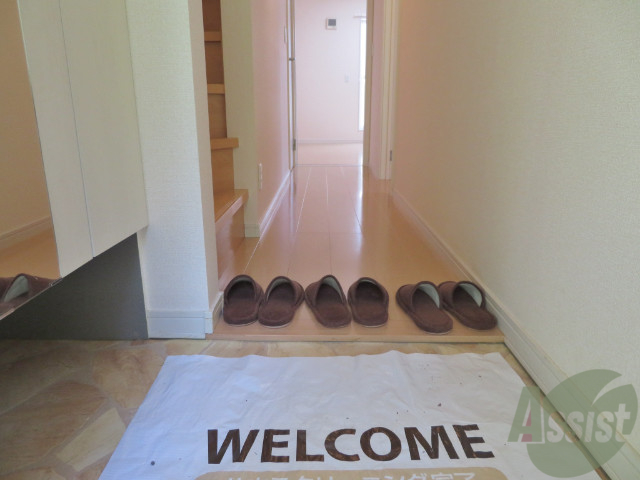 玄関　玄関の外から部屋の中を撮影してみましたー。