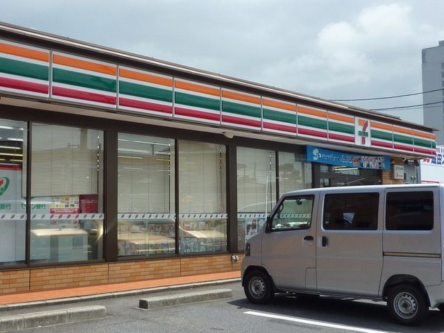 コンビニ　セブンイレブン（コンビニ）まで620m