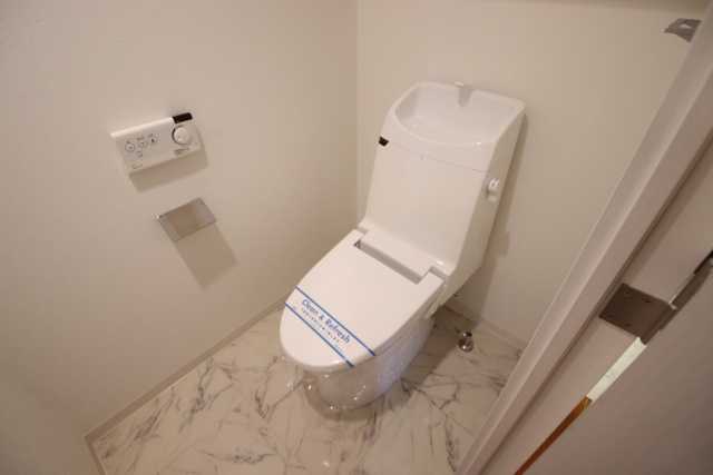 トイレ　※別室の参考写真の為、現況優先です。