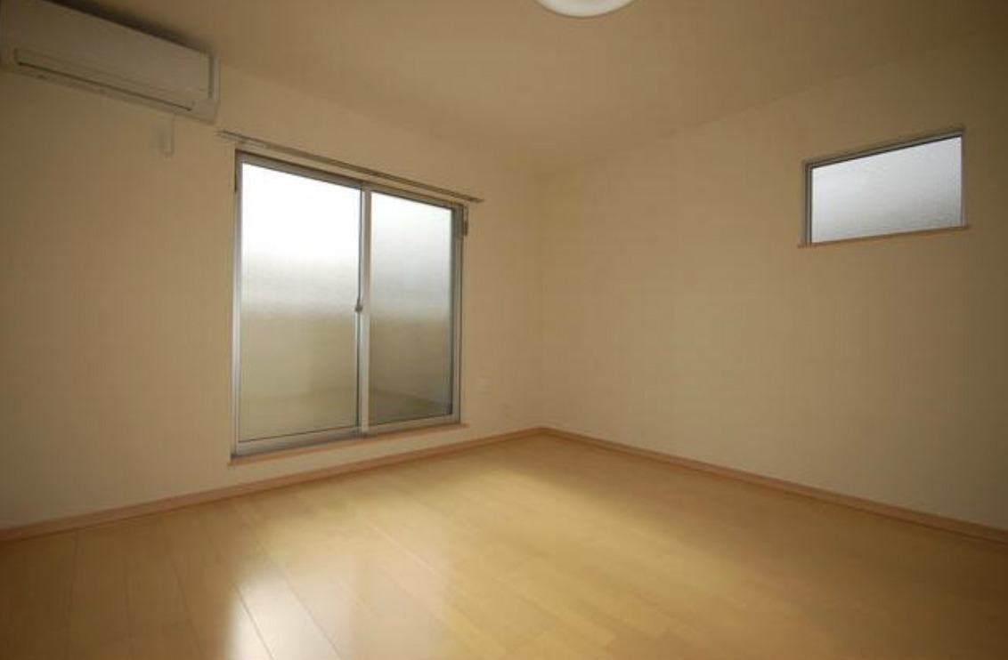 居室・リビング　2面採光角部屋で使い勝手良好な室内（同一仕様）