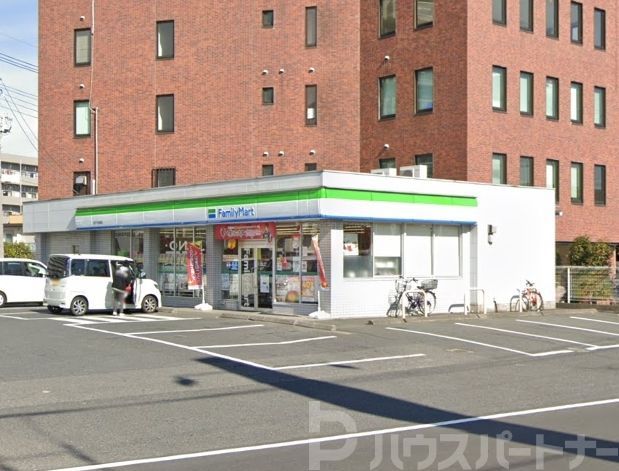 コンビニ　ファミリーマート松戸七畝割店（コンビニ）まで520m