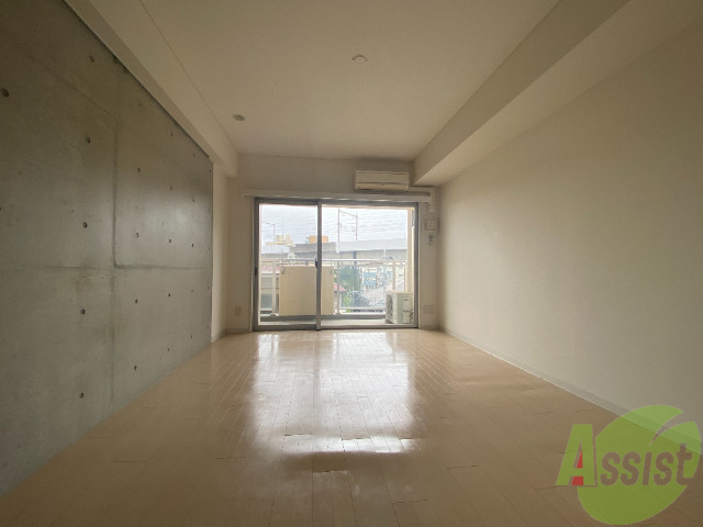 居室・リビング　１０．４帖の洋室です。広々としたお部屋ですね。