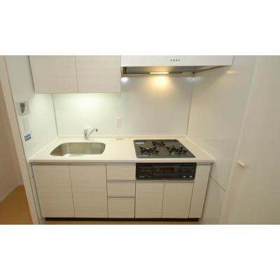 キッチン　ガスコンロ3口で料理も楽しめます☆