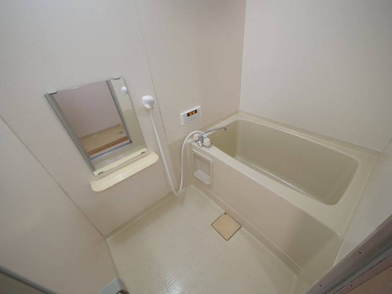 バス・シャワールーム　シャワー・追い焚き給湯