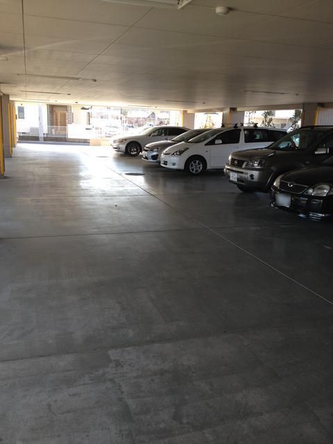 駐車場　駐車場があるので、車を買う予定の方も安心です