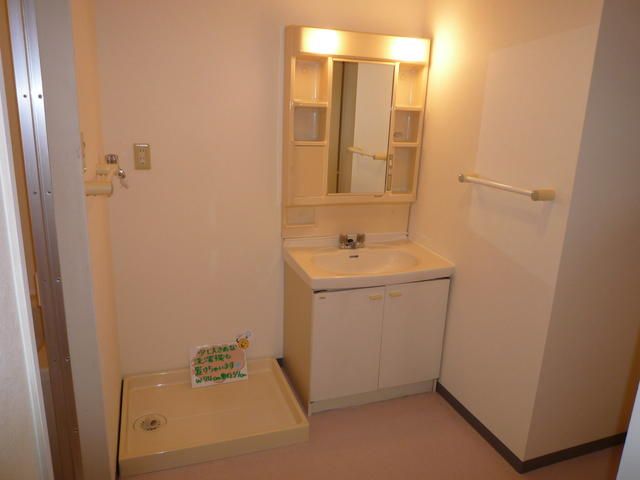 洗面設備　脱衣スペースもあります