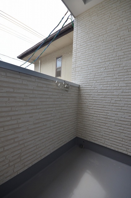 バルコニー　同物件、別号室