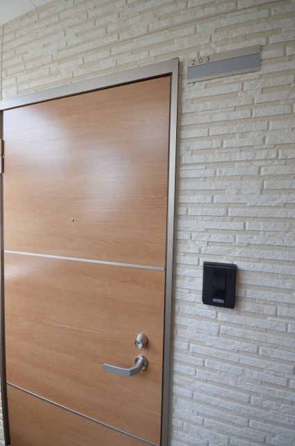 玄関　同物件、別号室