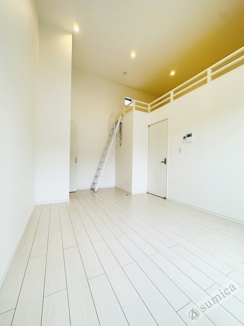 居室・リビング　天井が高く。広々空間♪♪