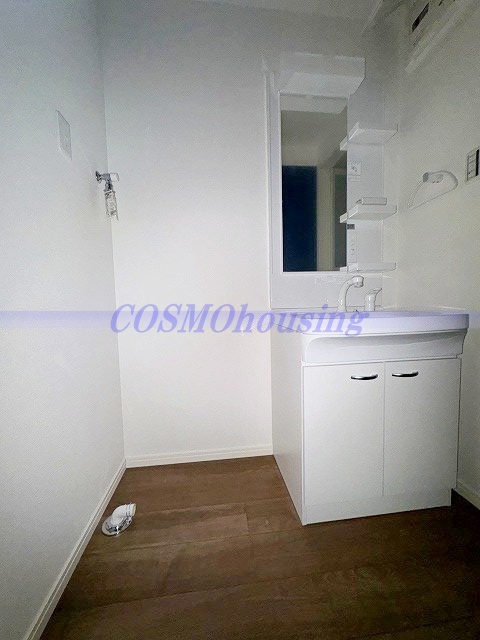 洗面設備　別のお部屋写真です。床の色　トップグレー