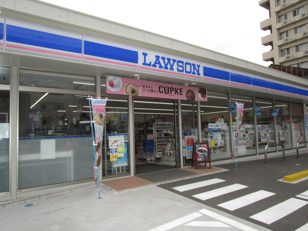 コンビニ　ローソン西小倉駅前店（コンビニ）まで84m